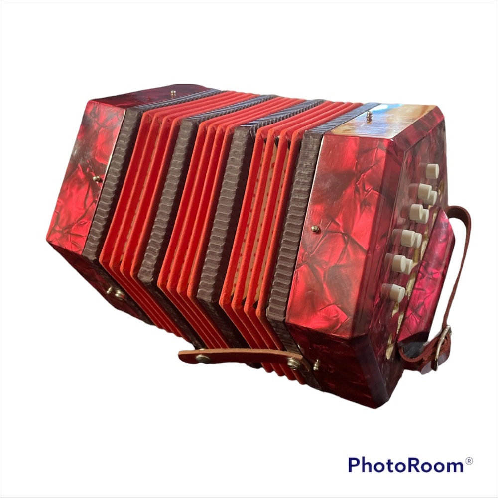 Pearl Red Concertina
